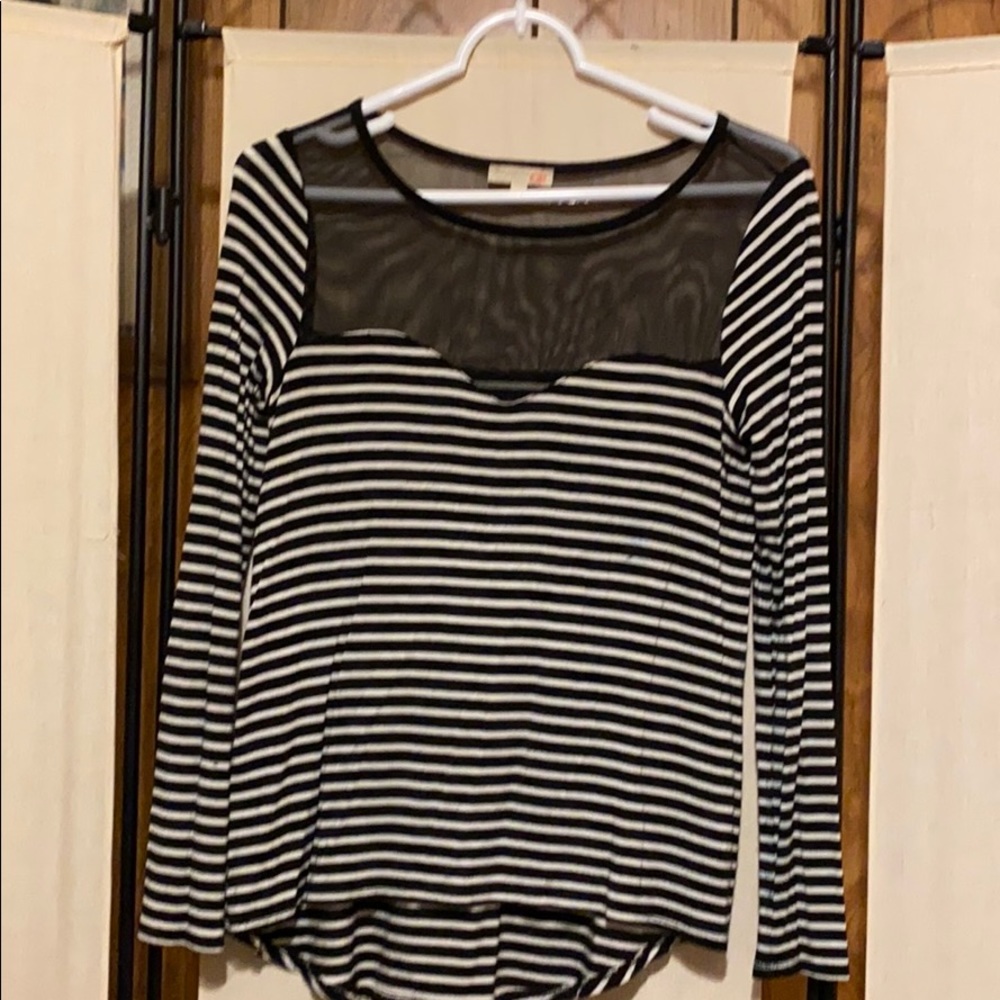 Sweetheart neck line with mesh accent.